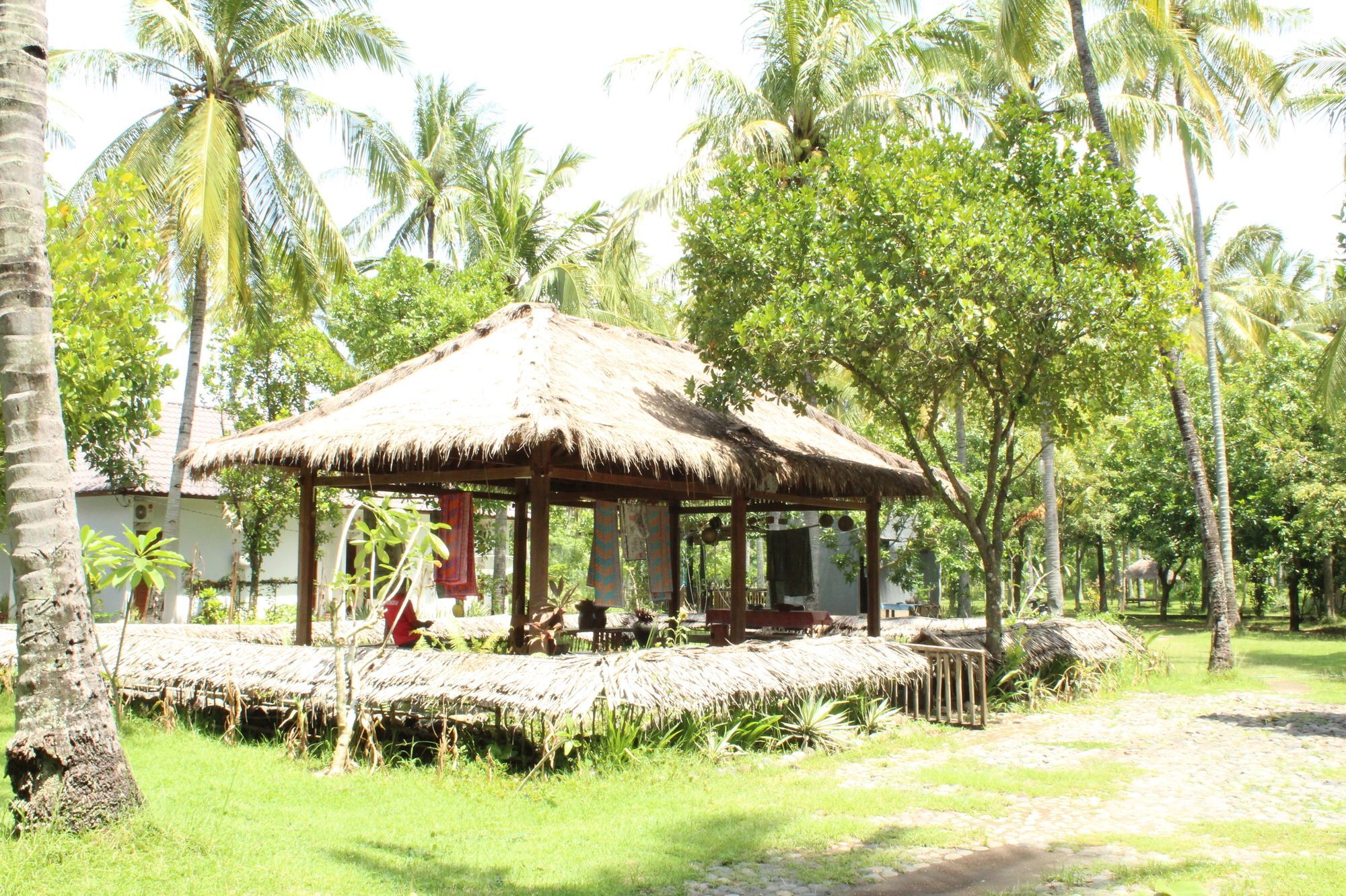 Gondang Beach Hotel Гили Траванган Экстерьер фото